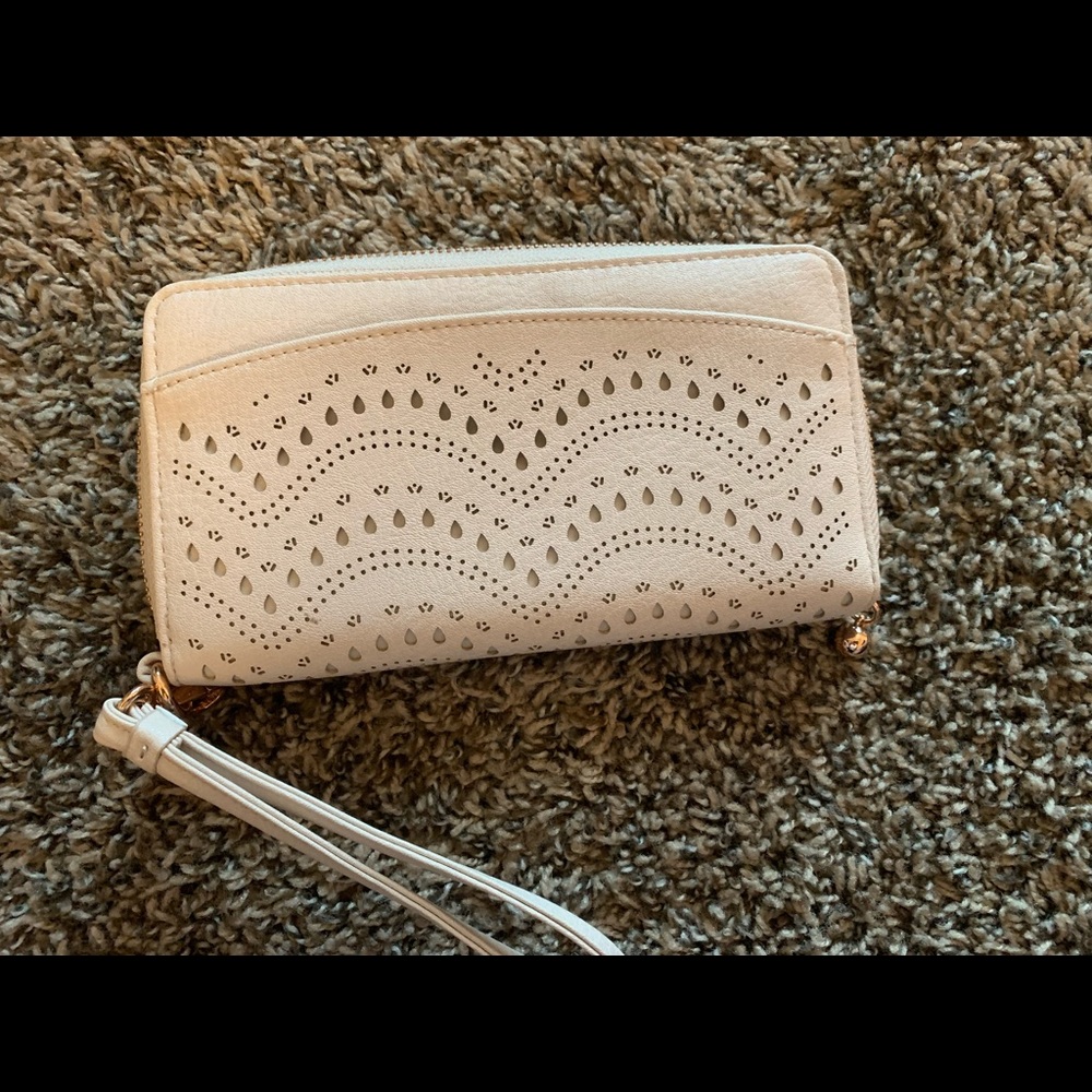 Lauren Conrad (Kohl’s) RFID blocking wallet.